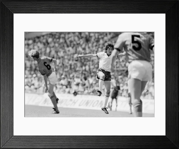 Framed Print : England v Netherlands Schoolboy International at Wembley Stadium, Saturday 9th June 1984
