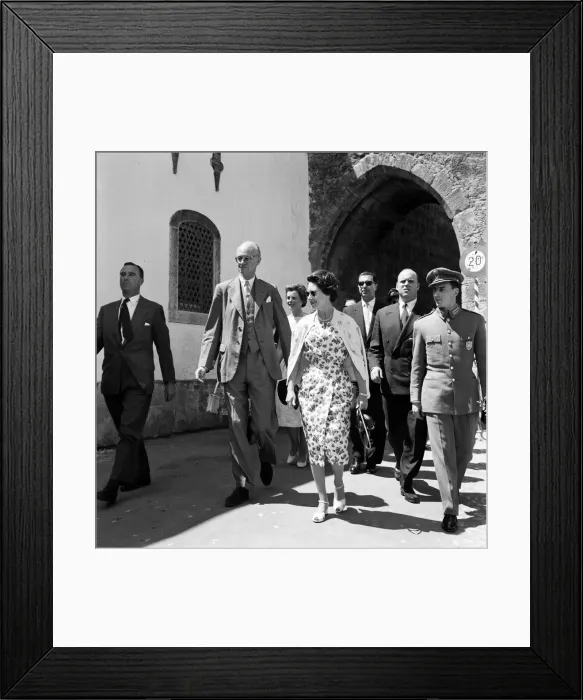 Framed Print : Princess Margaret visits the walled town of Obidos, Portugal Framed Print : Princess Margaret visits the walled town of Obidos, Portugal