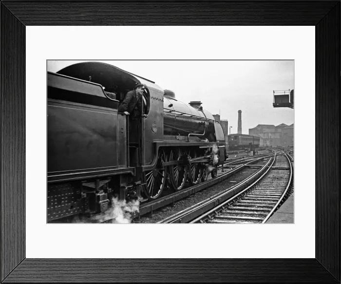 Framed Print : Southern Railways King Arthur Class locomotive Pendragon seen here on its approach to
