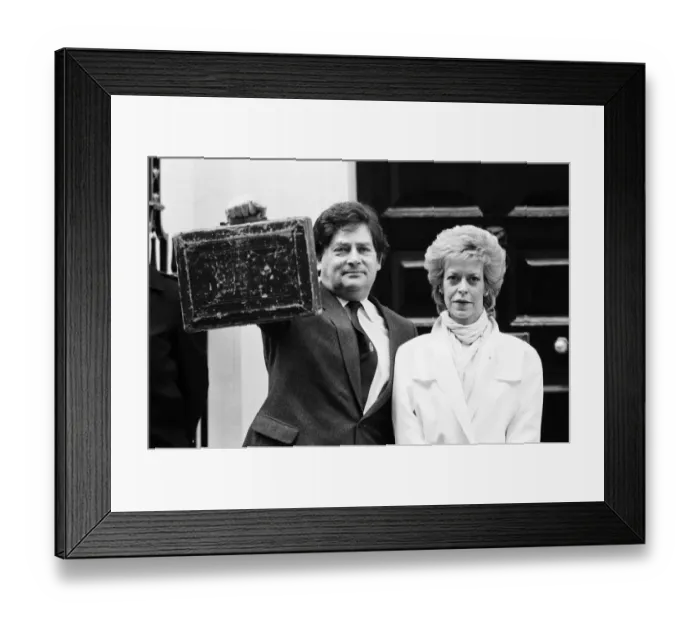 Framed Print : Chancellor of the Exchequer Nigel Lawson outside 11 Downing Street with his wife Therese Framed Print : Chancellor of the Exchequer Nigel Lawson outside 11 Downing Street with his wife Therese