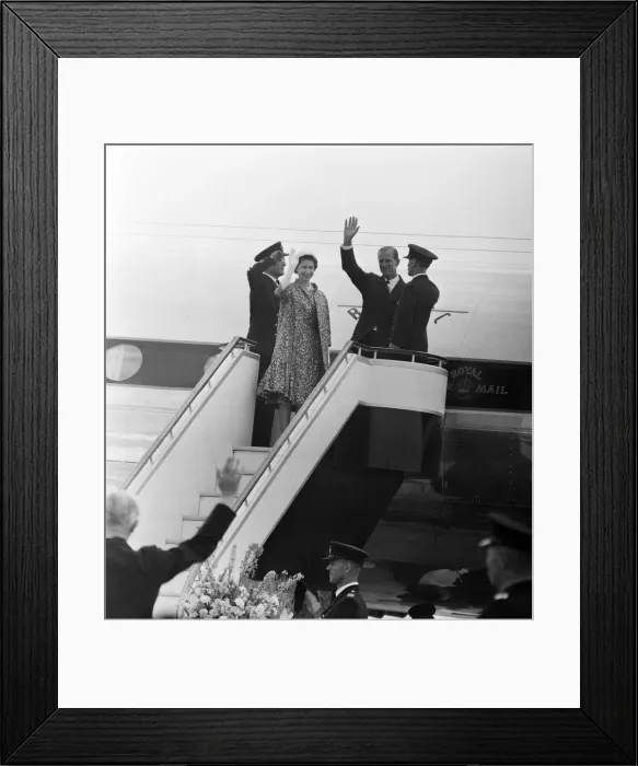 Framed Print : Her Majesty The Queen and The Duke of Edinburgh leave London Airport in a Comet IV for