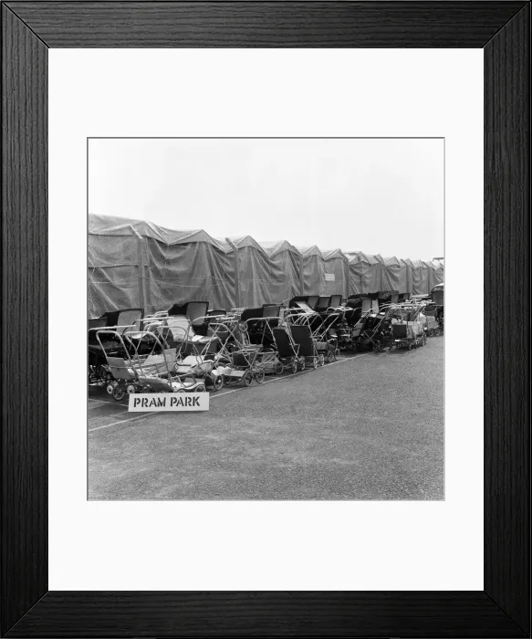 Framed Print : Queen Elizabeth II opens new laboratories and research premises at the Royal Veterinary