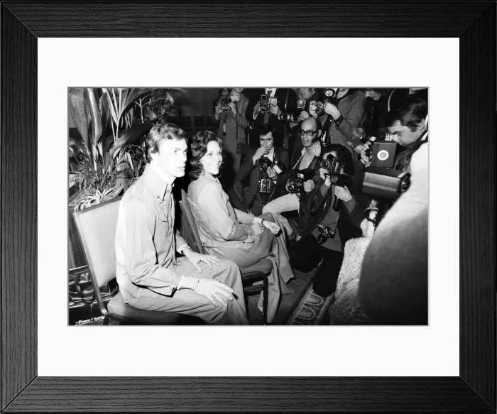 Framed Print : The Carpenters, Richard & Karen Carpenter, photocall at The Inn On The Park