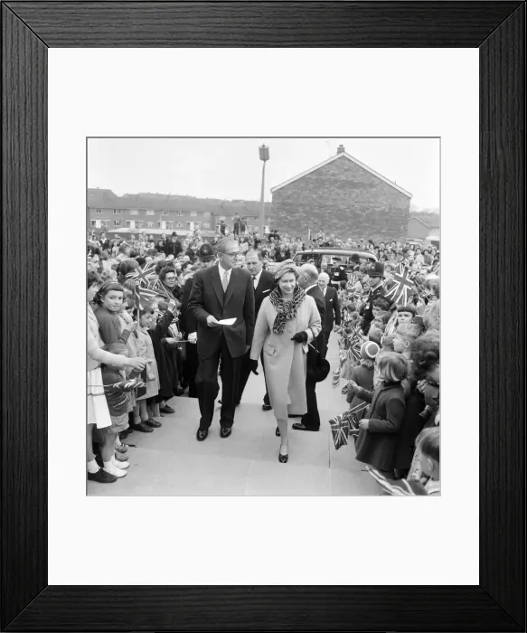 Framed Print : Queen Elizabeth II opens new laboratories and research premises at the Royal Veterinary Framed Print : Queen Elizabeth II opens new laboratories and research premises at the Royal Veterinary