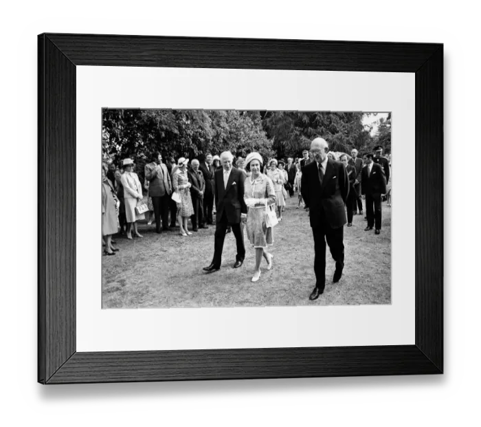 Framed Print : Queen Elizabeth II visits Bancroft Gardens, Stratford-upon-Avon, Warwickshire Framed Print : Queen Elizabeth II visits Bancroft Gardens, Stratford-upon-Avon, Warwickshire