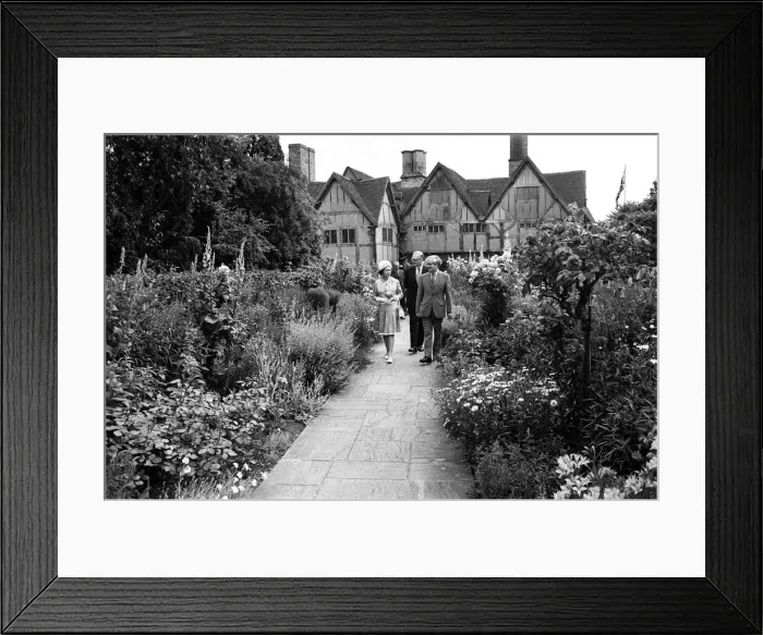 Framed Print : Queen Elizabeth II visits Halls Croft, Stratford-upon-Avon, Warwickshire Framed Print : Queen Elizabeth II visits Halls Croft, Stratford-upon-Avon, Warwickshire