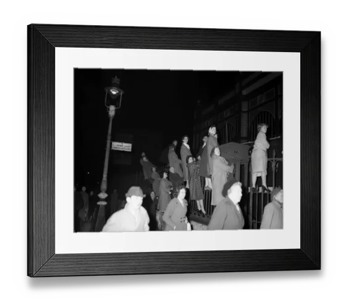 Framed Print : Crowds waiting to see Princess Margaret, her fiance Antony Armstrong-Jones