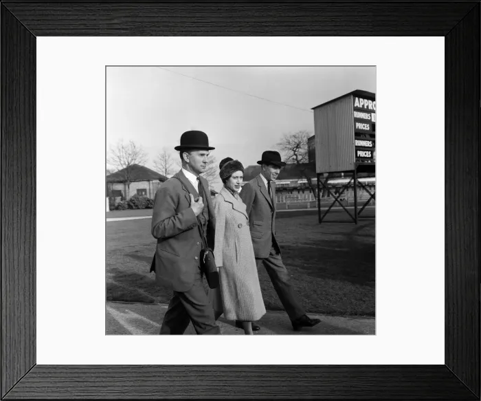 Framed Print : Princess Margaret and Antony Armstrong-Jones at the Newbury Races. Newbury, Berkshire Framed Print : Princess Margaret and Antony Armstrong-Jones at the Newbury Races. Newbury, Berkshire