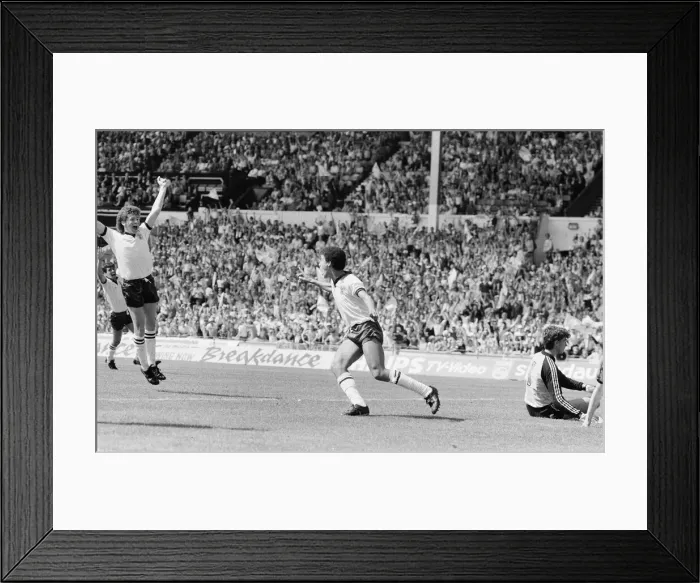 Framed Print : England v Netherlands Schoolboy International at Wembley Stadium, Saturday 9th June 1984