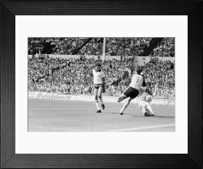 Framed Print : England v Netherlands Schoolboy International at Wembley Stadium, Saturday 9th June 1984