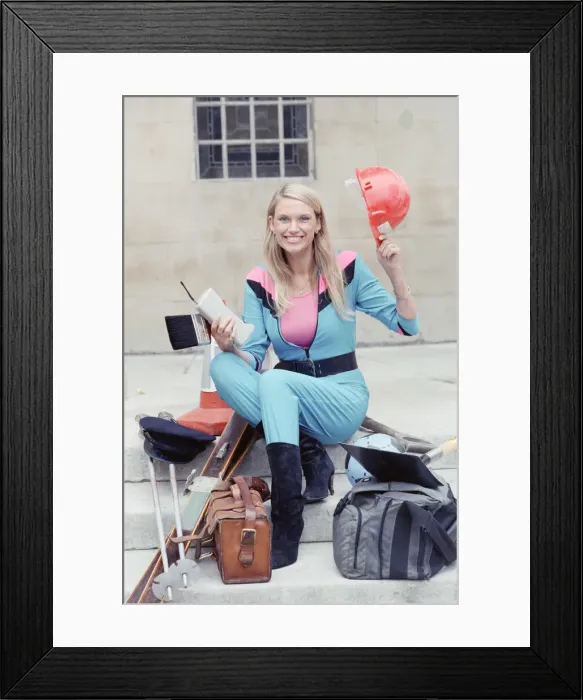 Framed Print : Anneka Rice TV Presenter promoting her new series Challenge. 30th August 1989 Framed Print : Anneka Rice TV Presenter promoting her new series Challenge. 30th August 1989