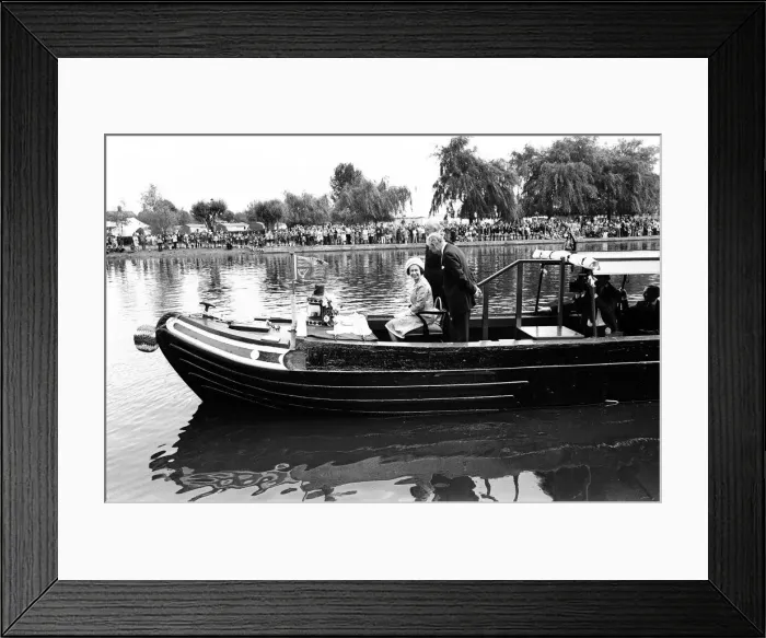 Framed Print : Queen Elizabeth II visits Bancroft Gardens, Stratford-upon-Avon, Warwickshire Framed Print : Queen Elizabeth II visits Bancroft Gardens, Stratford-upon-Avon, Warwickshire