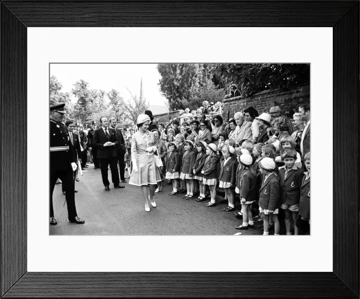 Framed Print : Queen Elizabeth II visits Stratford-upon-Avon, Warwickshire. 27th June 1975 Framed Print : Queen Elizabeth II visits Stratford-upon-Avon, Warwickshire. 27th June 1975