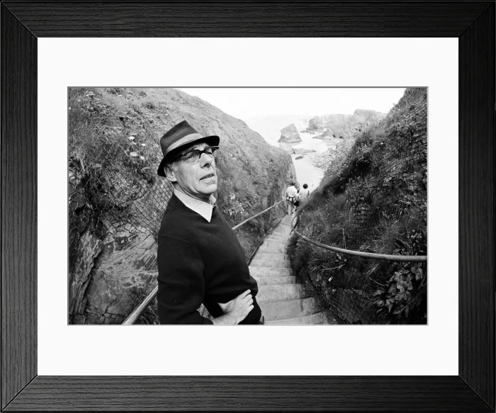 Framed Print : Denis Thatcher on holiday at Bedruthan, Cornwall. 10th August 1981 Framed Print : Denis Thatcher on holiday at Bedruthan, Cornwall. 10th August 1981