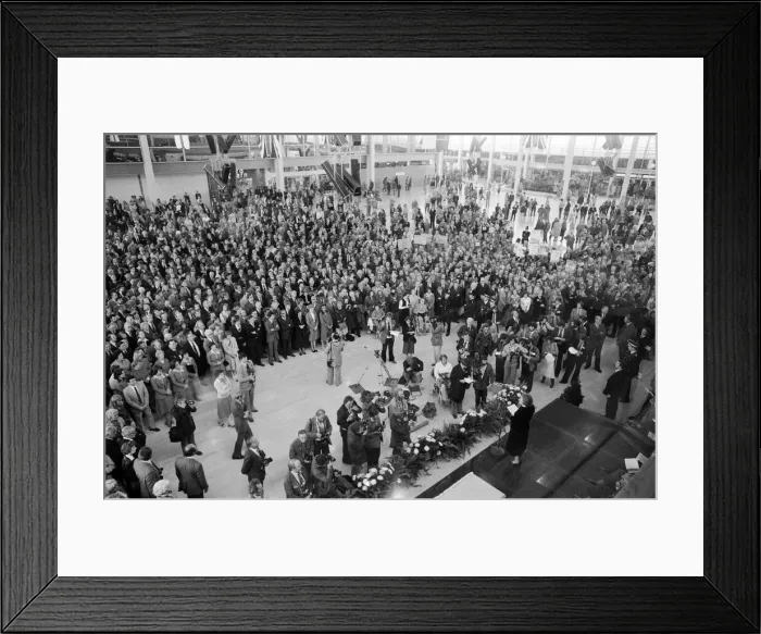 Framed Print : Conservative Prime Minister, Margaret Thatcher, pictured speaking during a visit to