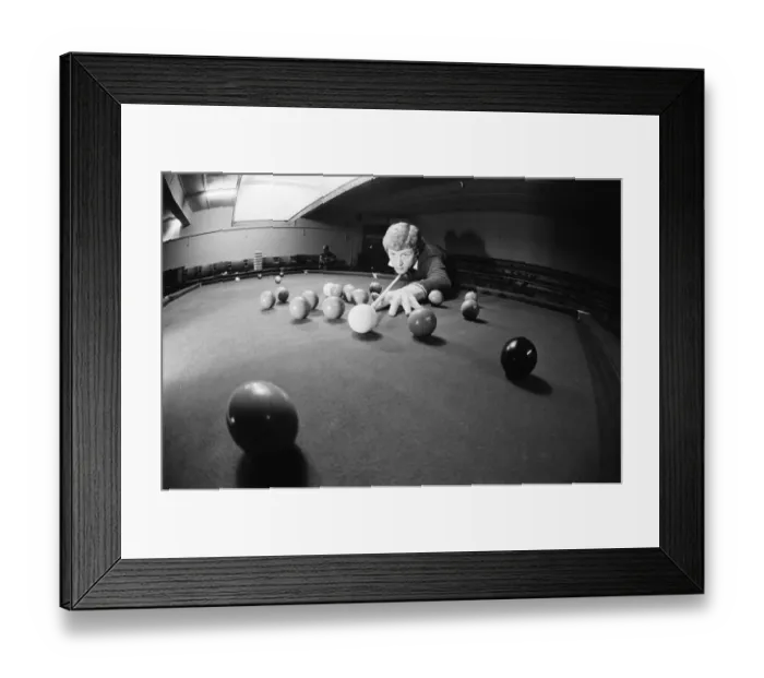 Framed Print : Snooker player Steve Davis practising for his next big match. 12h December 1980 Framed Print : Snooker player Steve Davis practising for his next big match. 12h December 1980