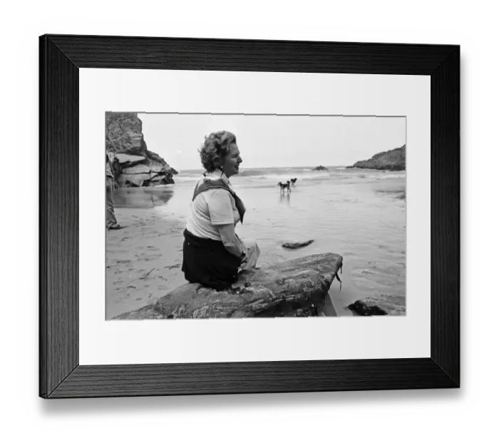 Framed Print : Prime Minister Margaret Thatcher on holiday at Bedruthan, Cornwall. 10th August 1981 Framed Print : Prime Minister Margaret Thatcher on holiday at Bedruthan, Cornwall. 10th August 1981