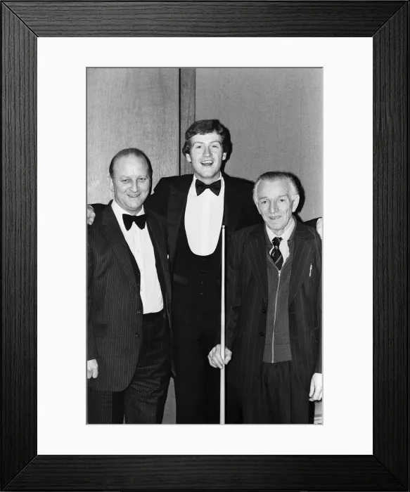 Framed Print : Snooker player Steve Davis (centre) with J. Evans (left) and A. Morrowe Framed Print : Snooker player Steve Davis (centre) with J. Evans (left) and A. Morrowe