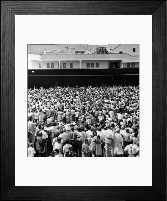 Framed Print : Queen Elizabeth II and Prince Philip, Duke of Edinburgh during the Royal tour of Canada Framed Print : Queen Elizabeth II and Prince Philip, Duke of Edinburgh during the Royal tour of Canada