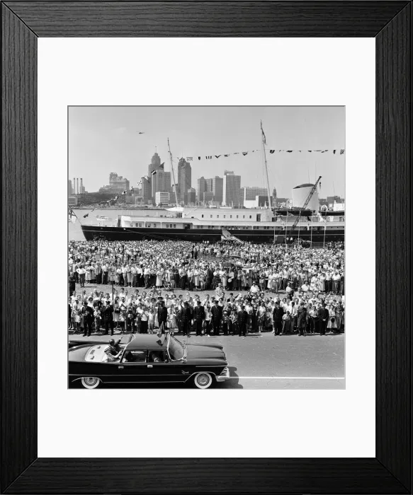 Framed Print : Queen Elizabeth II and Prince Philip, Duke of Edinburgh during the Royal tour of Canada Framed Print : Queen Elizabeth II and Prince Philip, Duke of Edinburgh during the Royal tour of Canada