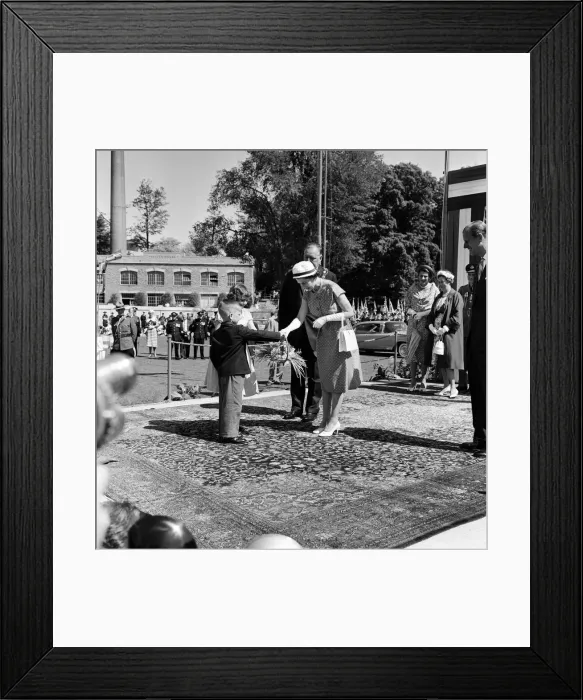Framed Print : Queen Elizabeth II and Prince Philip, Duke of Edinburgh pictured during the Royal tour of Framed Print : Queen Elizabeth II and Prince Philip, Duke of Edinburgh pictured during the Royal tour of
