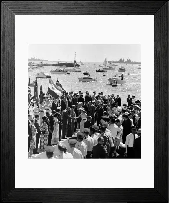 Framed Print : Queen Elizabeth II and Prince Philip, Duke of Edinburgh Royal tour of Canada Framed Print : Queen Elizabeth II and Prince Philip, Duke of Edinburgh Royal tour of Canada