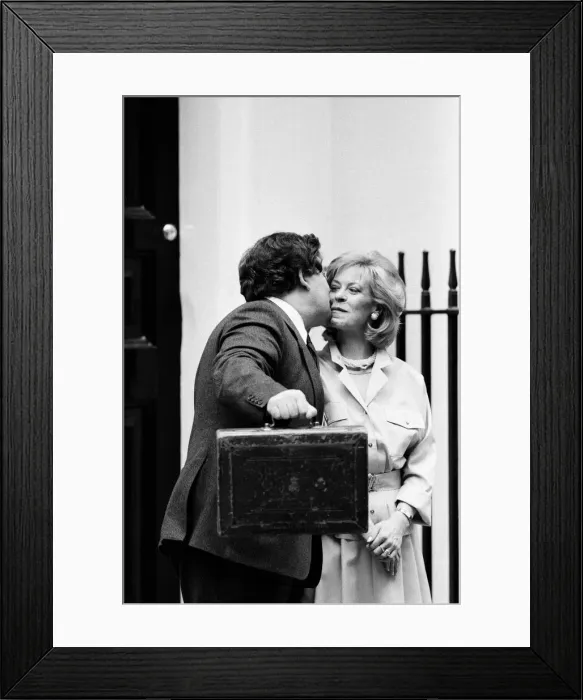 Framed Print : Chancellor of the Exchequer Nigel Lawson outside 11 Downing Street with his wife Therese Framed Print : Chancellor of the Exchequer Nigel Lawson outside 11 Downing Street with his wife Therese
