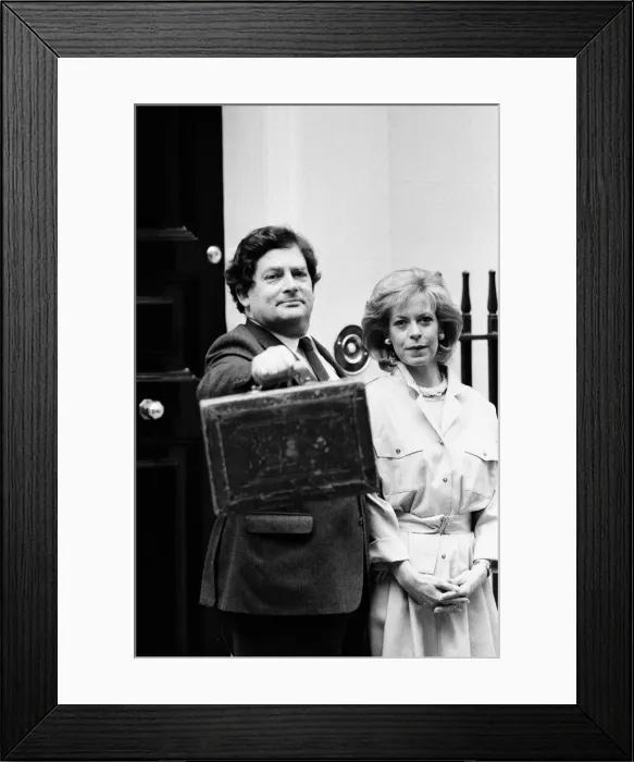 Framed Print : Chancellor of the Exchequer Nigel Lawson outside 11 Downing Street with his wife Therese Framed Print : Chancellor of the Exchequer Nigel Lawson outside 11 Downing Street with his wife Therese