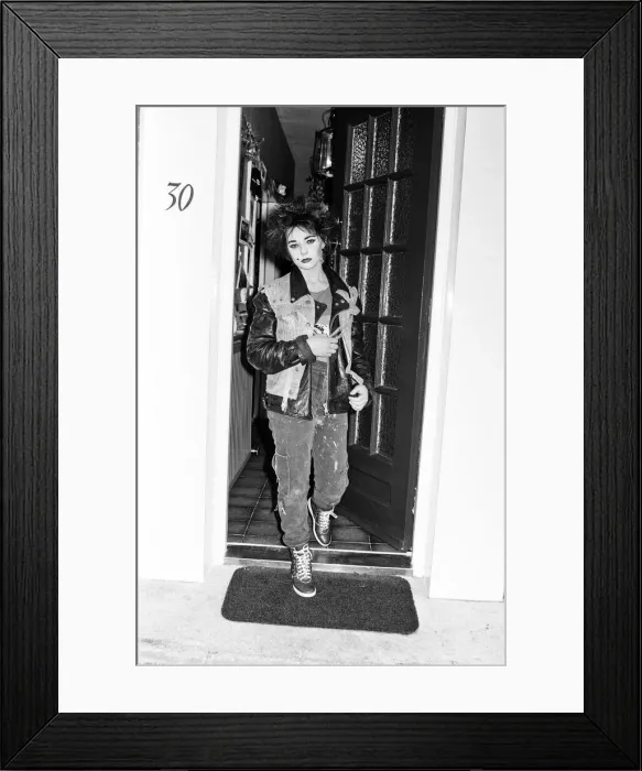 Framed Print : Schoolgirl Laura Goldsmith transforms into a punk rocker. 18th December 1980 Framed Print : Schoolgirl Laura Goldsmith transforms into a punk rocker. 18th December 1980