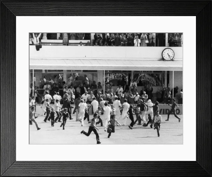 Framed Print : The Ashes. England v Australia 4th Test match at Edgbaston, Birmingham. England
