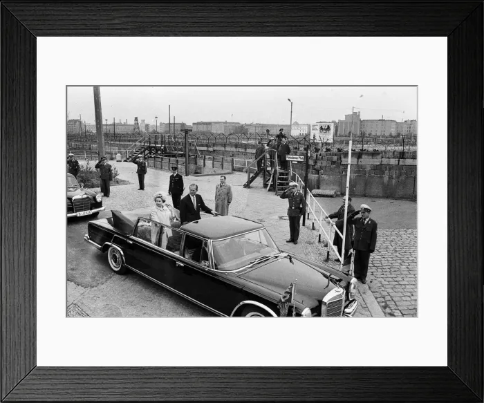 Framed Print : The visit to West Germany of Her Majesty Queen Elizabeth II and Prince Philip Framed Print : The visit to West Germany of Her Majesty Queen Elizabeth II and Prince Philip