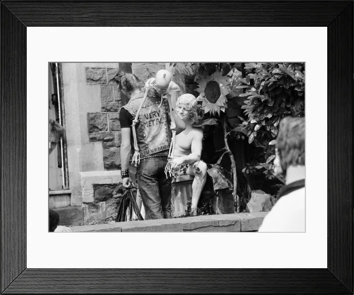 Framed Print : The cast of The Young Ones filming on location at Codrington Road, Bristol Framed Print : The cast of The Young Ones filming on location at Codrington Road, Bristol