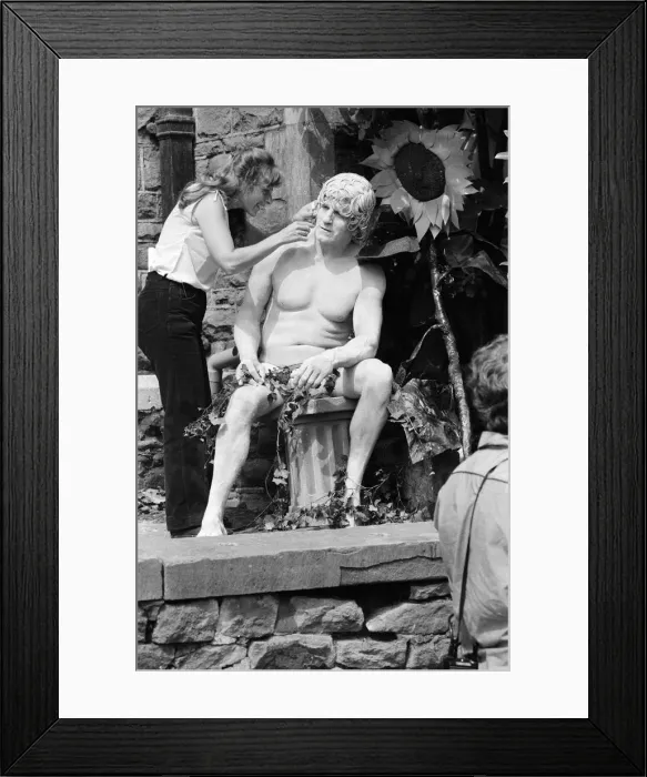 Framed Print : The filming of The Young Ones on location at Codrington Road, Bristol. August 1982 Framed Print : The filming of The Young Ones on location at Codrington Road, Bristol. August 1982