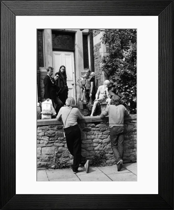Framed Print : The cast of The Young Ones filming on location at Codrington Road, Bristol Framed Print : The cast of The Young Ones filming on location at Codrington Road, Bristol