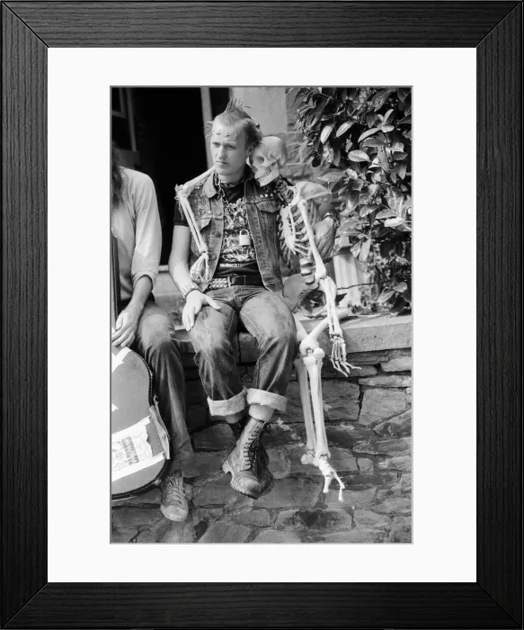 Framed Print : The cast of The Young Ones filming on location at Codrington Road, Bristol Framed Print : The cast of The Young Ones filming on location at Codrington Road, Bristol