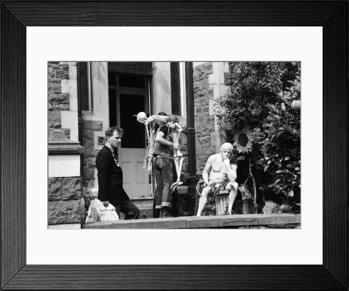 Framed Print : The cast of The Young Ones filming on location at Codrington Road, Bristol Framed Print : The cast of The Young Ones filming on location at Codrington Road, Bristol