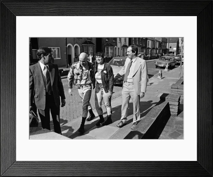 Framed Print : The wedding of Ronnie Cook and 19-year-old Mandy Fraser at Bedford Register Office Framed Print : The wedding of Ronnie Cook and 19-year-old Mandy Fraser at Bedford Register Office