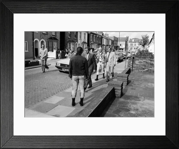 Framed Print : The wedding of Ronnie Cook and 19-year-old Mandy Fraser at Bedford Register Office Framed Print : The wedding of Ronnie Cook and 19-year-old Mandy Fraser at Bedford Register Office