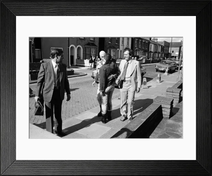 Framed Print : The wedding of Ronnie Cook and 19-year-old Mandy Fraser at Bedford Register Office Framed Print : The wedding of Ronnie Cook and 19-year-old Mandy Fraser at Bedford Register Office