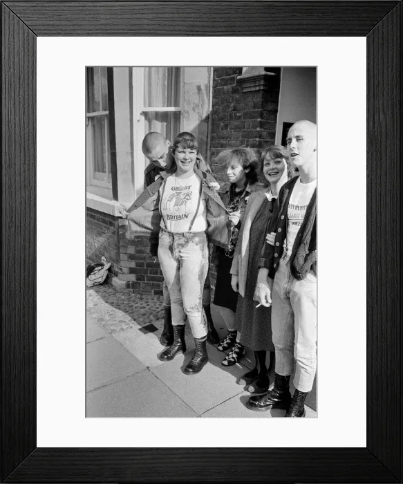 Framed Print : The wedding of Ronnie Cook and 19-year-old Mandy Fraser at Bedford Register Office Framed Print : The wedding of Ronnie Cook and 19-year-old Mandy Fraser at Bedford Register Office