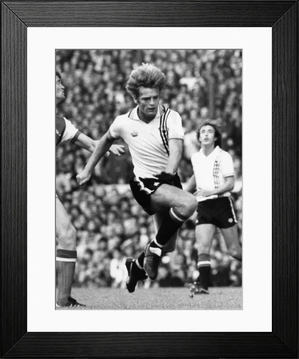 Framed Print : Arsenal 0-0 Manchester United, League Division One match at Highbury