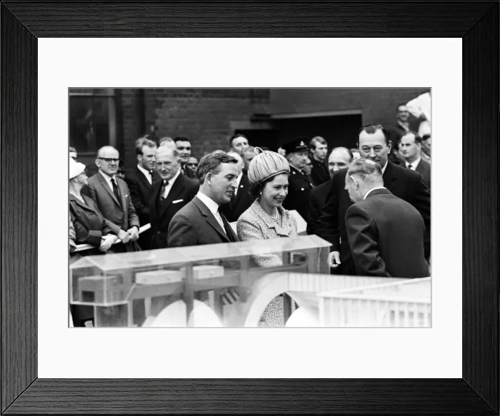 Framed Print : Queen Elizabeth II visits the English Electrical Company Works, Rugby. 13th May 1967