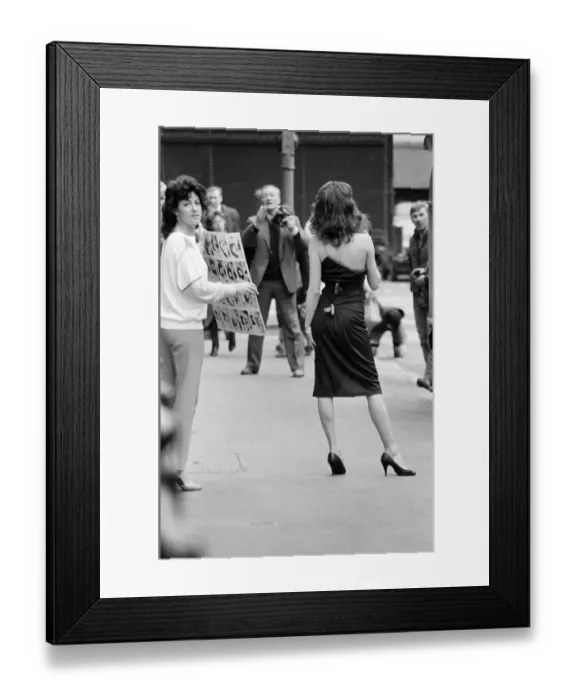 Framed Print : Model Jackie Jones, whose resemblance to Victoria Principal Framed Print : Model Jackie Jones, whose resemblance to Victoria Principal