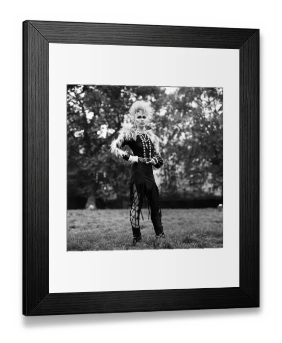 Framed Print : Chelsea fashion designer Jane Kahn models her designs. 2nd October 1983