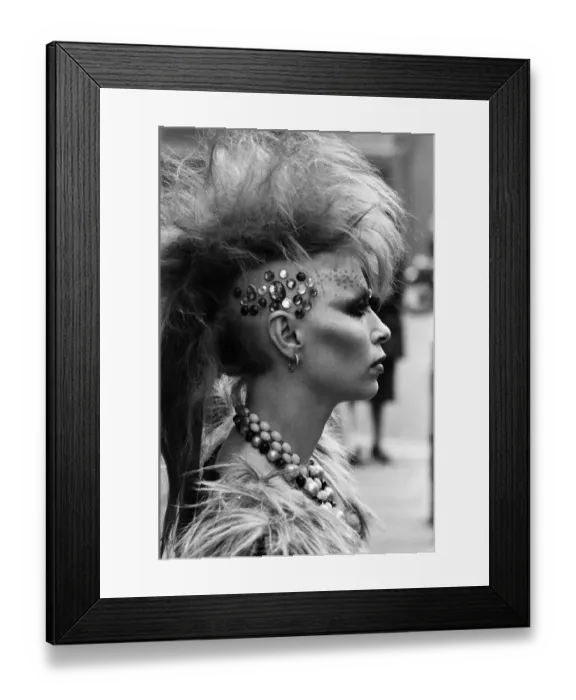 Framed Print : Chelsea fashion designer Jane Kahn models her designs. 2nd October 1983
