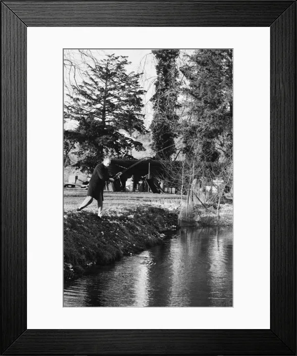 Framed Print : James Pettigrew, trout farming at Avington Trout Farm, in Itchen Abbas