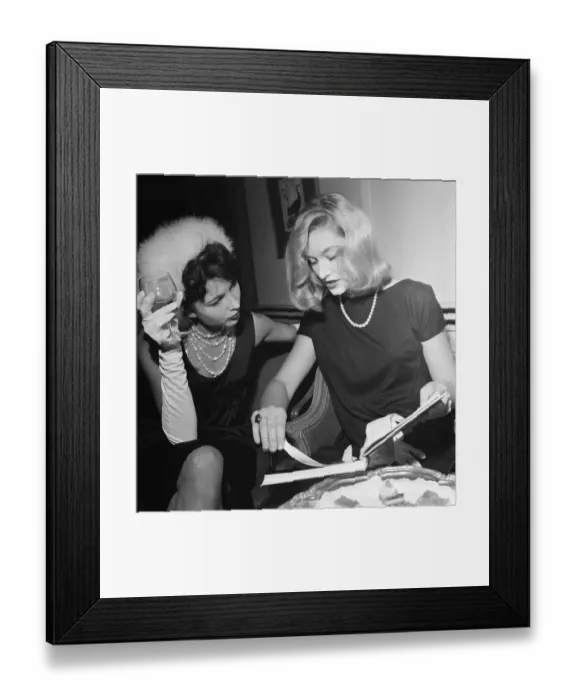 Framed Print : International Models gather at The Savoy Hotel, London, for the launch of the new edition Framed Print : International Models gather at The Savoy Hotel, London, for the launch of the new edition