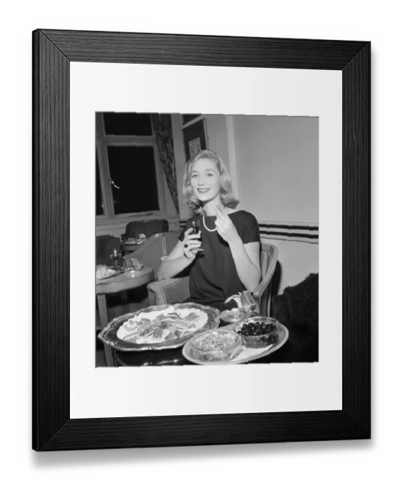 Framed Print : International Models gather at The Savoy Hotel, London, for the launch of the new edition Framed Print : International Models gather at The Savoy Hotel, London, for the launch of the new edition