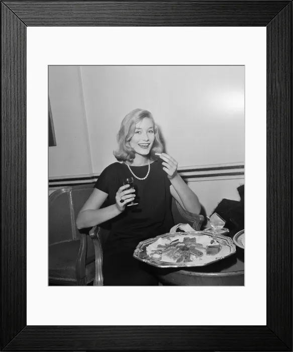 Framed Print : International Models gather at The Savoy Hotel, London, for the launch of the new edition Framed Print : International Models gather at The Savoy Hotel, London, for the launch of the new edition