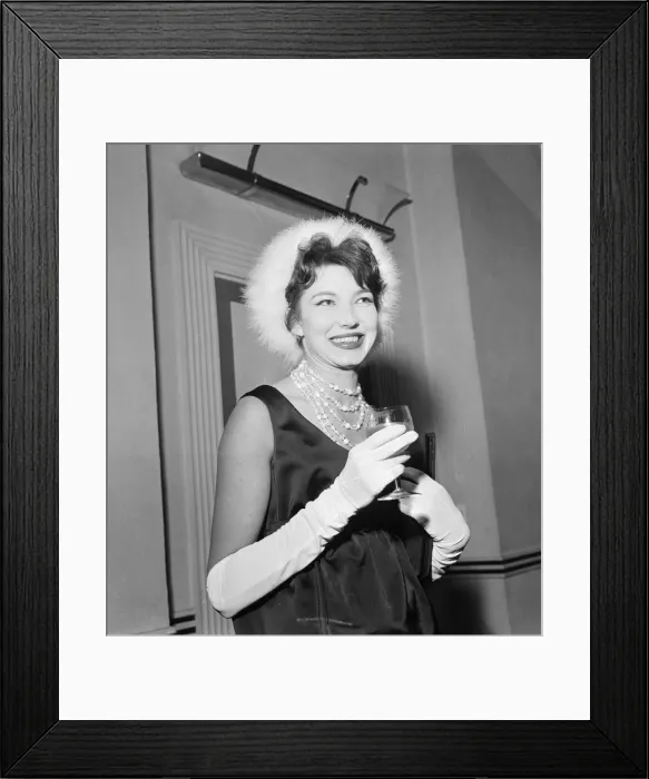 Framed Print : International Models gather at The Savoy Hotel, London, for the launch of the new edition Framed Print : International Models gather at The Savoy Hotel, London, for the launch of the new edition